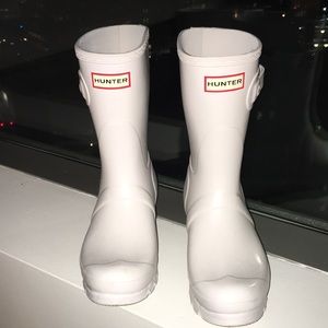 White hunter boots